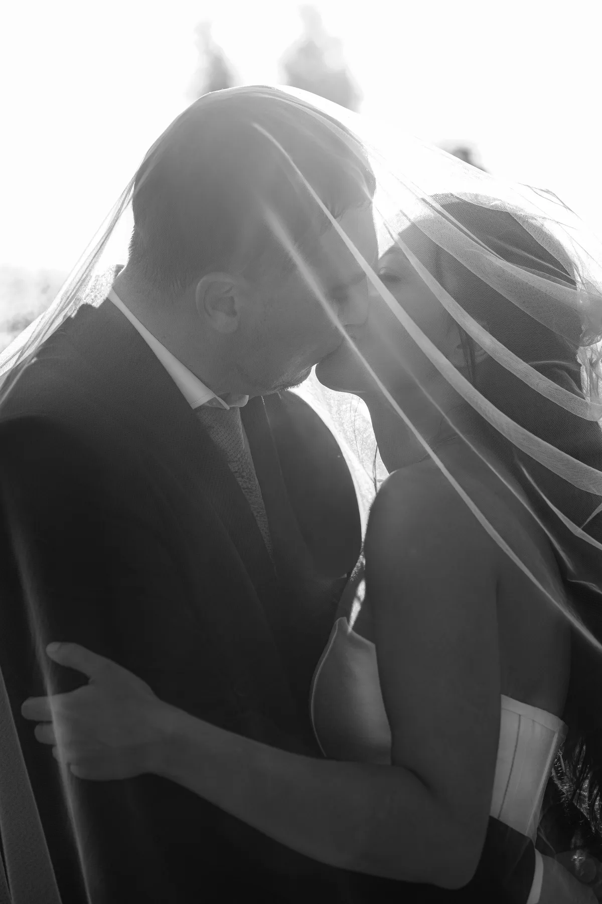 Chwila z ceremonii ślubnej, zapowiadająca całą opowieść o ślubie